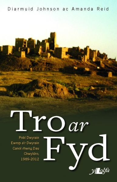 Cover image for Tro ar Fyd - Pobl Dwyrain Ewrop a'r Dwyrain Canol Rhwng Dau Chwyldro 1989-2012, isbn: 9781784610555